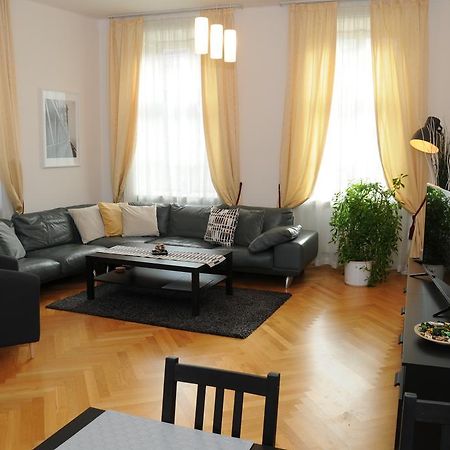 Royal Road Apartment Praga Esterno foto