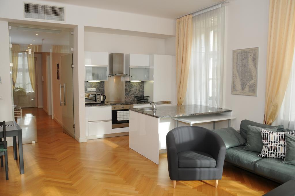 Royal Road Apartment Praga Esterno foto