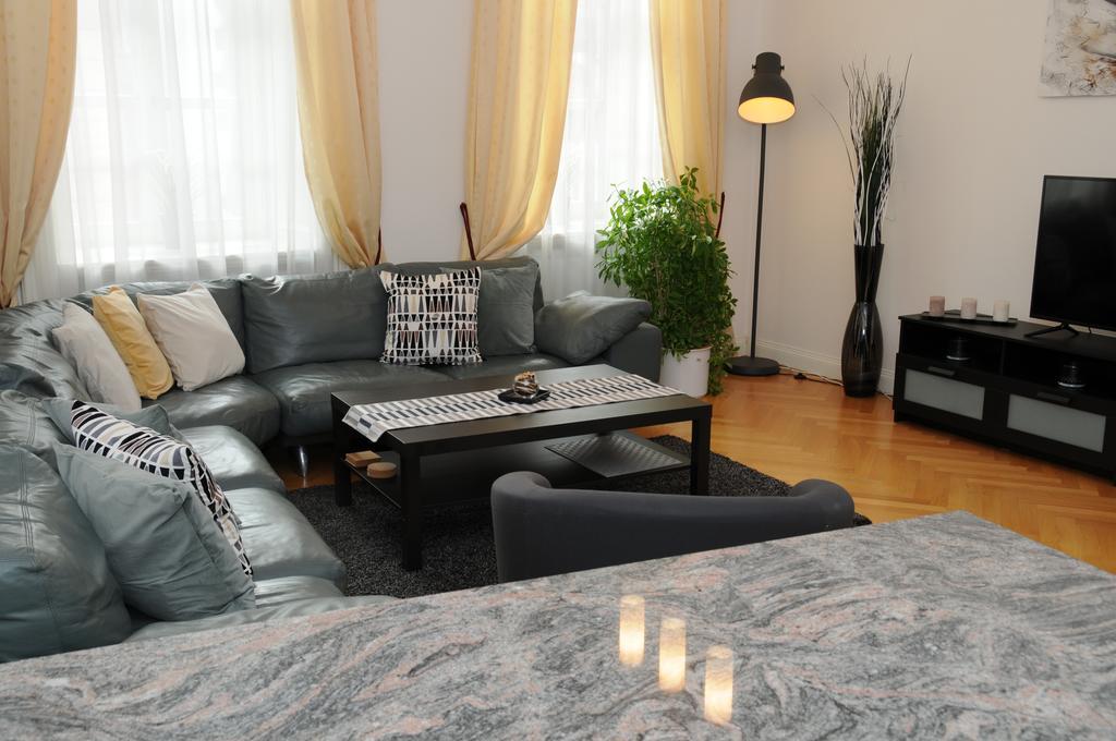 Royal Road Apartment Praga Esterno foto